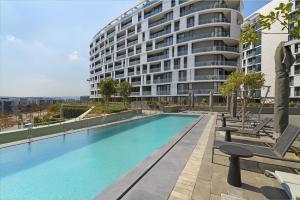 Ellipse Waterfall 31015