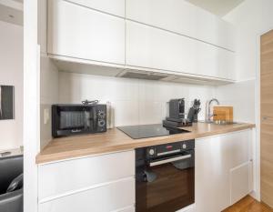 Champs Élysées 1BR Prime Location renovated