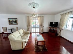 Classic Tranquil Madeiran 4-Bedroom Villa Funchal