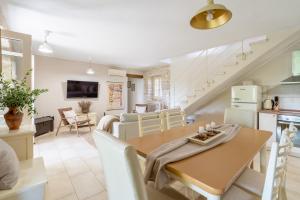 NEW!!!Villa DVita on huge fenced property