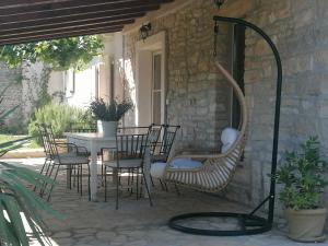 NEW!!!Villa D'Vita on huge fenced property - 4hvězdičkové hotely ve městě Tinjan