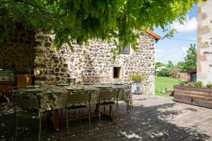 Maisons de vacances Grange loft St Julien de Coppel : photos des chambres