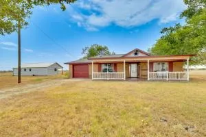 20 Mi to Austin Texas Farmhouse on 10 Acres - Elgin