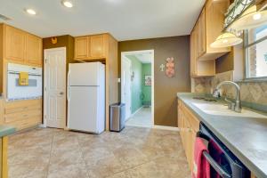 20 Mi to Austin Texas Farmhouse on 10 Acres