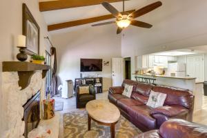 Pinetop Condo with Deck, Grill, 30 Mi to Sunrise Ski