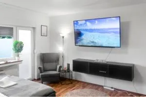 Relax Oasis with 65 SmartTV, Kitchen and Balcony - Meiderich