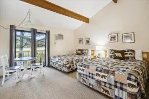 Cedarbrook Deluxe Two Bedroom Suite with outdoor heated pool 21202 - South Sherburne