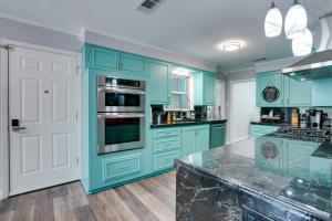 Lakefront Retreat in Jefferson with Screened Porch!