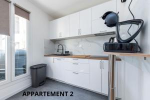 Appartements LA CASA REINE JEANNE- CENTRAL pres de la gare - WIFI - PARKING - Neuf ET CONFORT : Appartement 2 Chambres