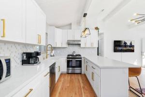 Remodeled Boho 2 Bed Near Zoo and Downtown