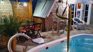 Chalé com piscina perto do mar