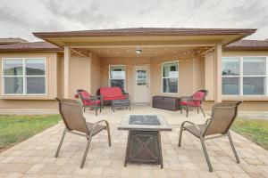 8 Mi to Fort Cavazos! Modern Home w Fire Pit