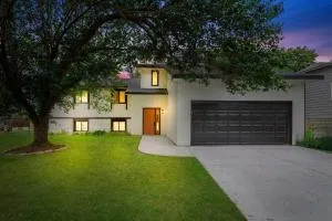 Beautiful 6 bed 3 bath home in quiet neighborhood - Tyler