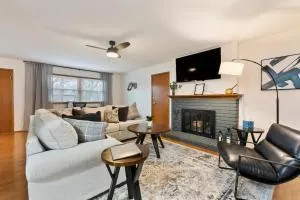 3 Bed 2 Bath Home w 2 Car Garage & Fitness Room - Tyler