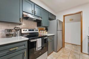 3 Bed 2 Bath Home w 2 Car Garage & Fitness Room