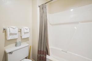 Cedarbrook Standard Hotel Room 204