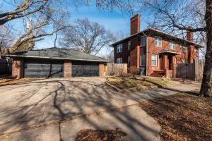 2 Bed 1 Bath Property in College Hill with Garage - Augusta