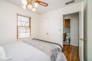 2 Bed 1 Bath Home w 2 Car Garage & Fenced Yard