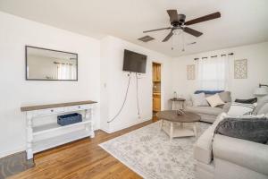 2 Bed 1 Bath Home w 2 Car Garage & Fenced Yard