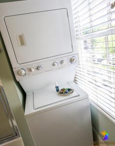 Charming Historic Duplex W Courtyard & Parking