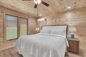 Getaway Cottage, Pickleball Court, Creek, WIFI, Mountain Views, WIFI