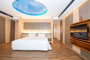 Resort Style Studio Room At Pool Suite Chiang Mai