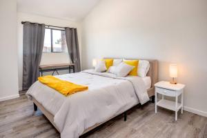 Stylish 1bd in of Old Town Heated HotTub