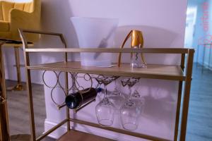 Luxurious 2 Bedroom Downtown City Views!