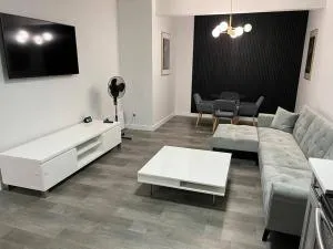 Modern Luxury Private Suite - Одрі