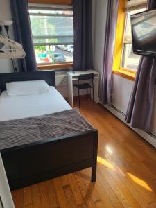 Single bed space for traveler