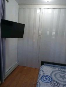 Single bed space for traveler
