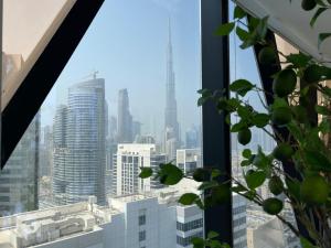 Magnificent 3BR Spectacular Canal & Burj View