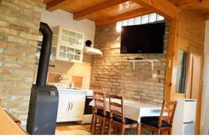 Liget Apartman Fonyódliget - Balaton lake view 30 m from Beach.