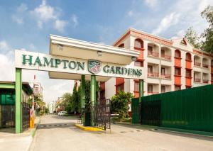 Spacious 2BR w Free Pool Access and Parking (709)