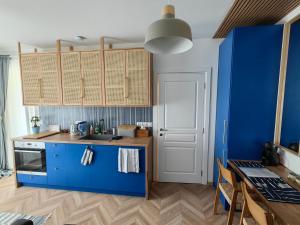 Royal Blue River Pearl