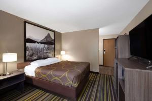 Queen Room - Mobility Access/Non-Smoking room in Super 8 by Wyndham Belgrade/Bozeman Airport