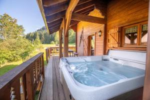 Chalets Les Griottes, veritable chalet de montagne, avec Jacuzzi et Sauna : photos des chambres