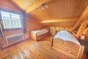 Chalets Les Griottes, veritable chalet de montagne, avec Jacuzzi et Sauna : photos des chambres