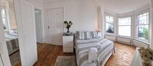 1 Bed Flat - Sleeps 2 - Pets - Parking - Wifi