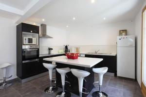 Maisons de vacances Belle maison de village sur theziers : photos des chambres