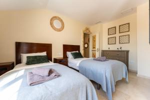 COASTAL PARADISE 3bed , POOL , SEA VIEWS!