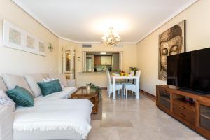 COASTAL PARADISE 3bed , POOL , SEA VIEWS!