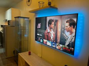 Destina Stays, Cozy & Netflix @Air Residences, Makati, Metro Manila