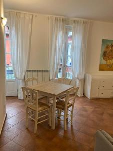 Apartment mit Balkon