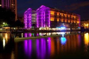 Hotels Holiday Inn Express Paris-Canal De La Villette, an IHG Hotel : photos des chambres