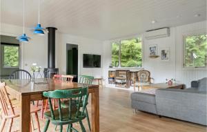 Awesome Home In Glesborg With Wifi