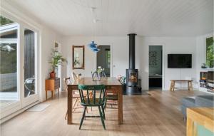 Awesome Home In Glesborg With Wifi