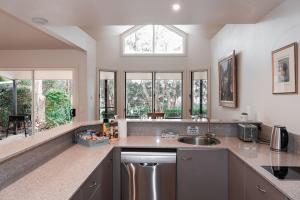 科夫斯港 Lake Russell Lakeside Retreat 4星级 酒店 大堂