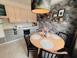 Pieni lomahuoneisto ja ulkoporeallas