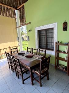 Paradiesische Villa Maisha Mazuri mit Pool. Terrasse und Personal